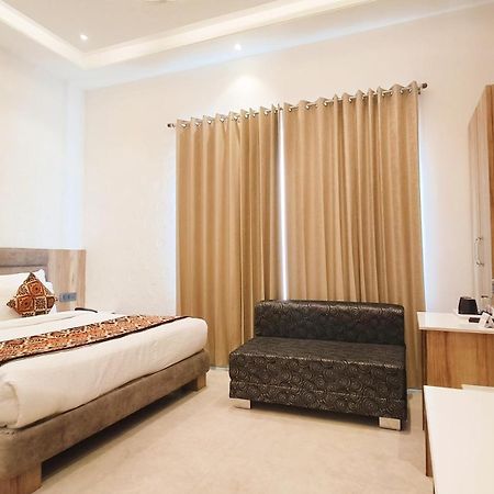 Blessings Hotel อัมริตสา ภายนอก รูปภาพ