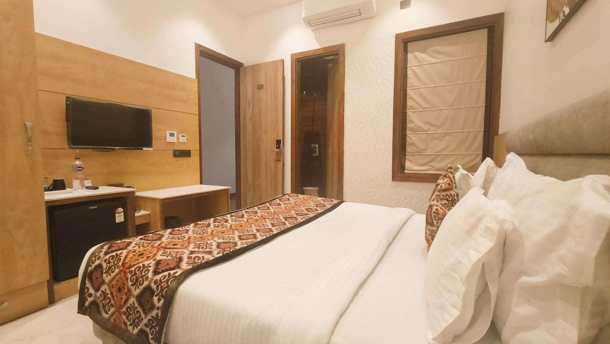 Blessings Hotel อัมริตสา ภายนอก รูปภาพ