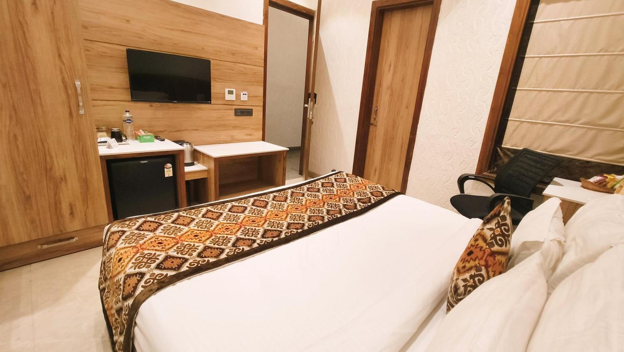 Blessings Hotel อัมริตสา ภายนอก รูปภาพ